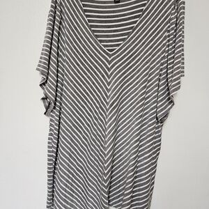 Cable & Gauge Gray and White Striped Top